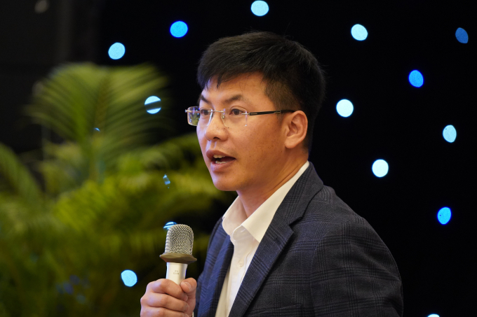 TS Trần Việt Hùng chia sẻ tại Diễn đàn Nghiên cứu và Phát triển R&D Forum 2025, ngày 30/7. Ảnh: Lưu Quý